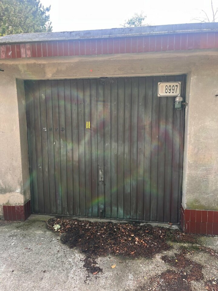 Prenájom garáže s elektrinou na Hagarovej ulici v Rači