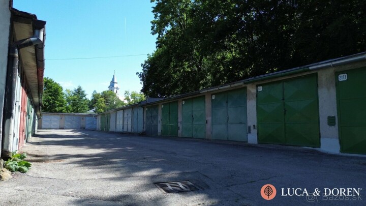 Priestranná garáž na predaj v Dubnici nad Váhom s montážnou jamou