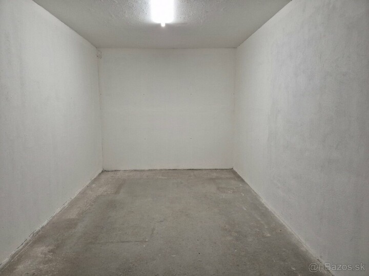 Garáž na prenájom v Pezinku s elektrinou