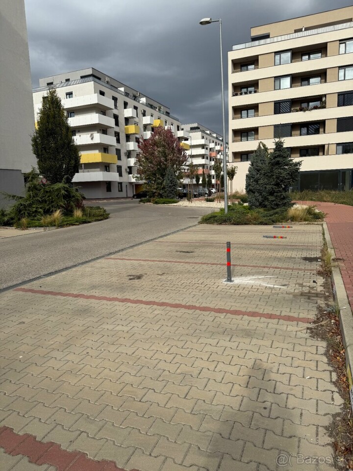 Vonkajšie parkovacie miesto na prenájom v Galante
