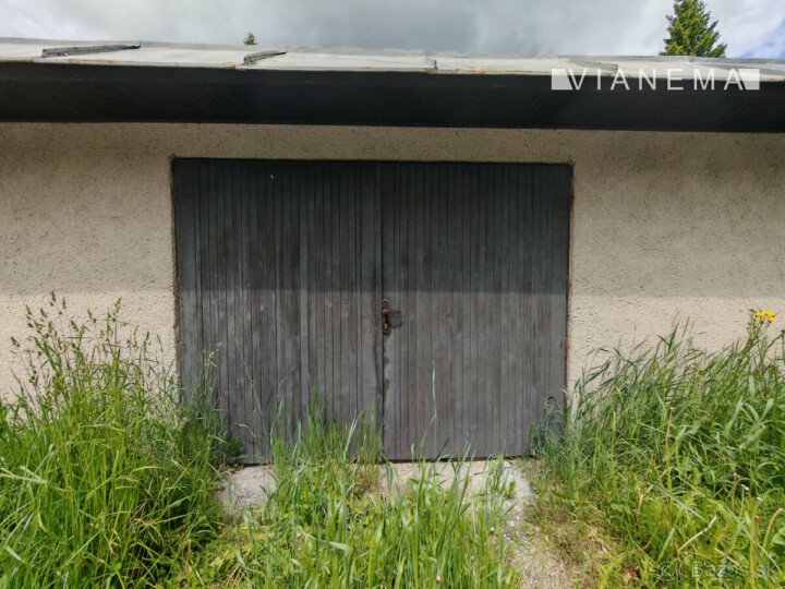 Priestranná dvojgaráž na predaj v Oravskej Lesnej s pozemkom