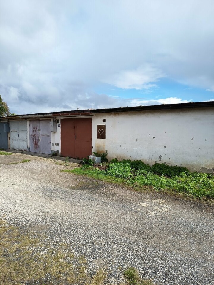 Predaj garáže s pivnicou na Vargovom poli