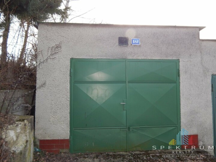 Na predaj murovaná garáž 28 m2 v Handlovej na ul. Mier