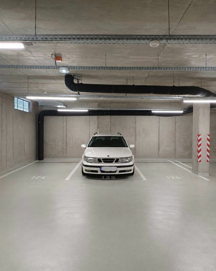 Na predaj vnútorné parkovacie státie v garáži na Ivánskej ceste