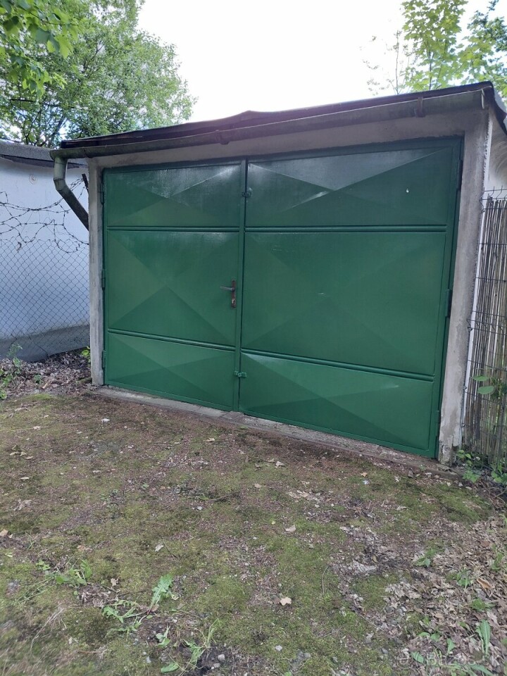Na predaj prefabrikovaná garáž s jamou v centre mesta