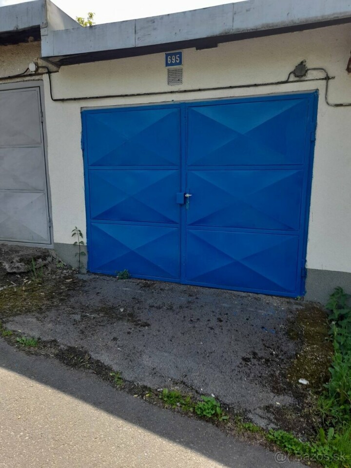 Predaj garáže s elektrinou na ulici Študentská v Snine