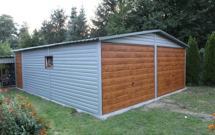 Predaj garáže 6x7 m so striebornou farbou a bránou zlatý dub