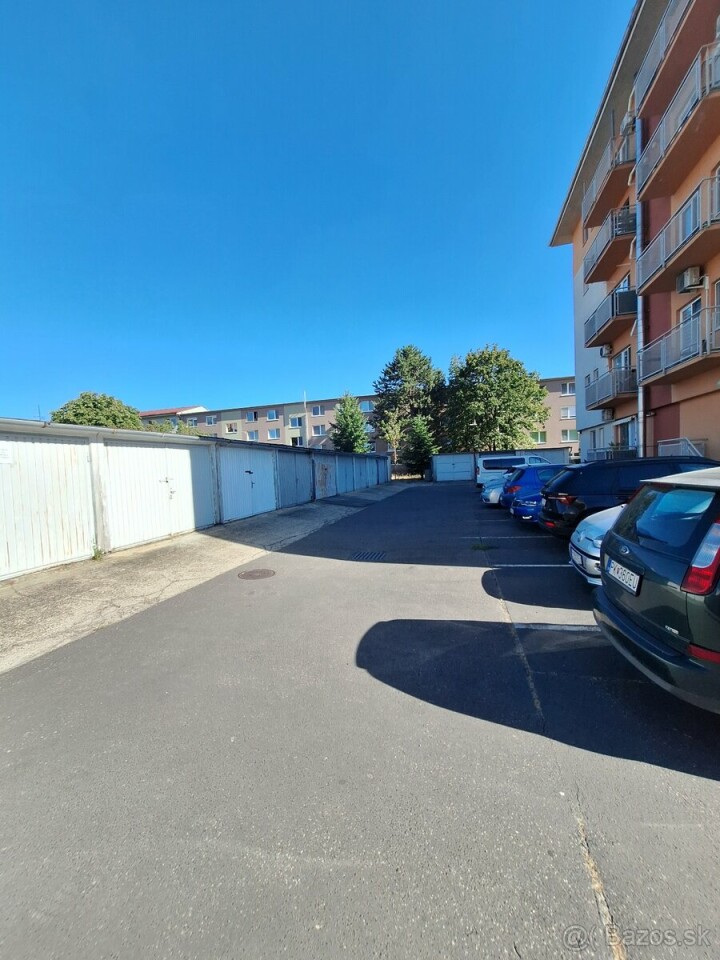 Predaj garáže s elektrinou v Pezinku na 1.mája