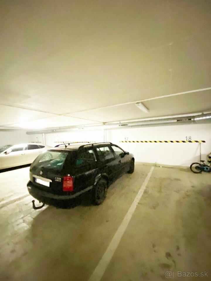 Prenájom garážového státia 18,39 m² na Kramároch, Rozvodná ul. 13C