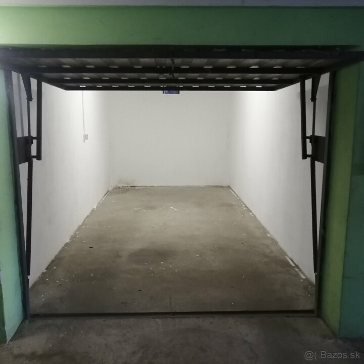 Prenájom garáže s elektrinou v garážovom dome na Tolstého ulici, Levice
