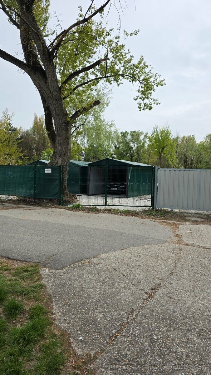 Na predaj plechová garáž 6x3 m na pozemku 40 m²