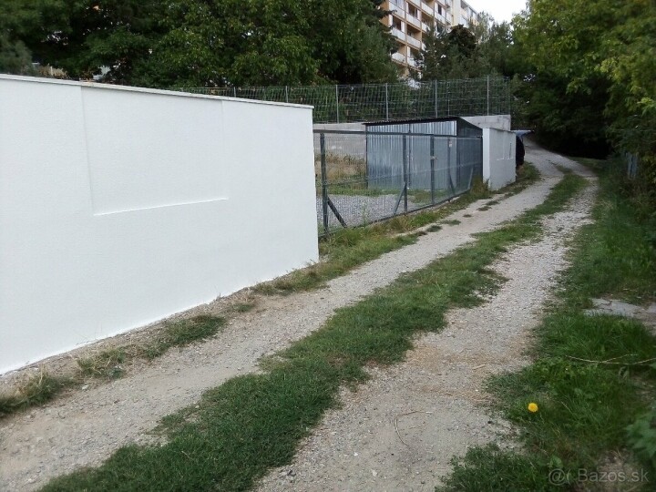 Predaj a prenájom garáže s pozemkom 220 m² na Dvorkínovej ulici