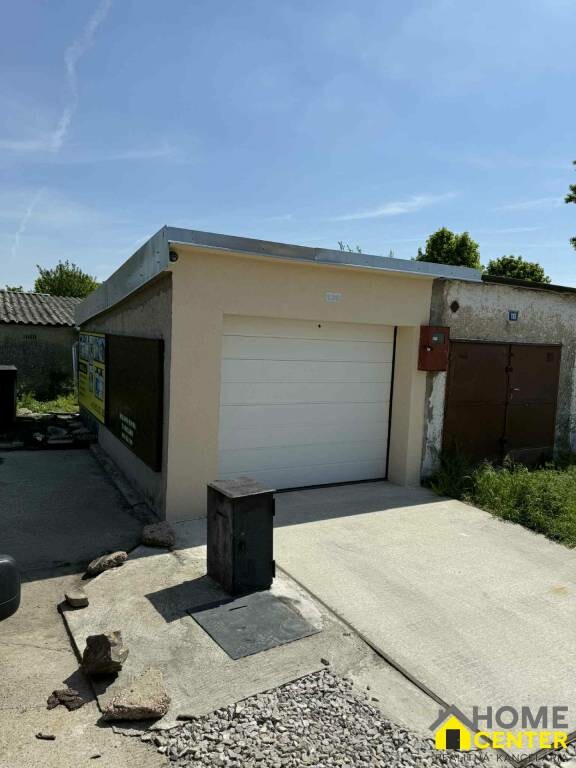 Na predaj zrekonštruovaná murovaná garáž s elektrinou v Komárne