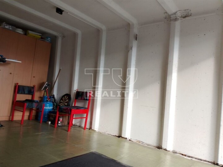 Priestranná prefabrikovaná garáž na predaj na Soblahovskej ulici