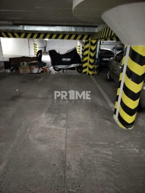 Priestranné garážové parkovacie miesto na prenájom v novostavbe na Krajnej ulici