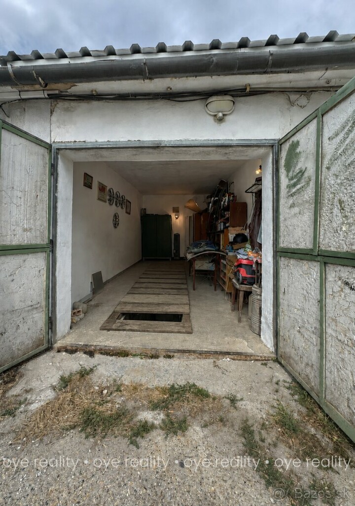 Na predaj murovaná garáž s montážnou jamou na Slnečnej ulici