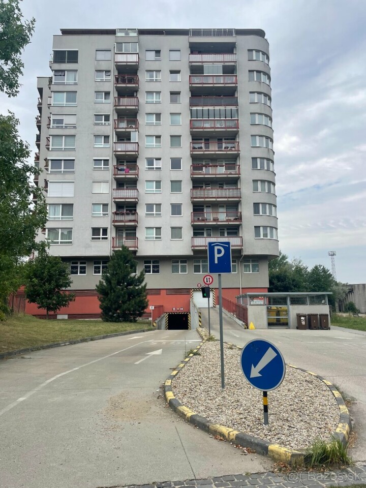 Predaj vnútorného parkovacieho státia v Bratislave - Lamač