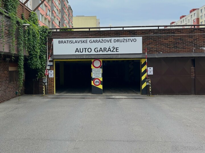 Prenájom parkovacieho miesta v garážovom dome na Stodolovej ulici