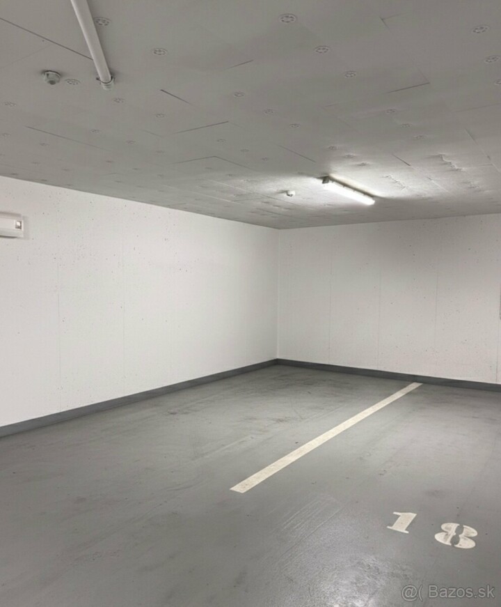 Garážové státie na predaj v bytovom dome na Petelenovej ulici