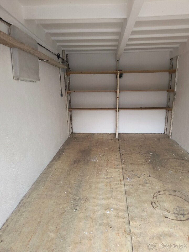 Prenájom garáže s elektrinou na Košťovej ulici