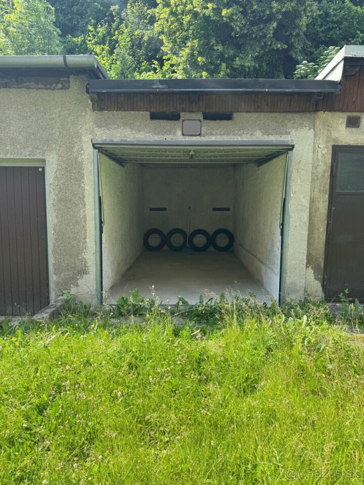 Murovaná garáž na predaj v Ružomberku, ul. Makovického