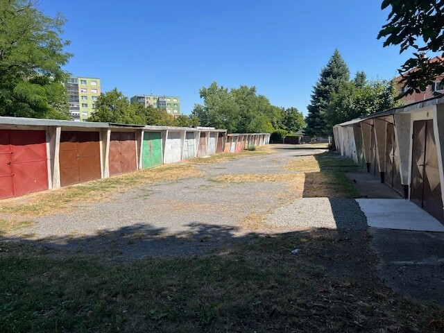 Na predaj murovaná garáž 20 m2 v Tlmačoch