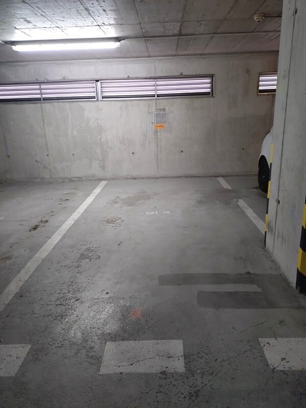 Prenájom vnútorného parkovacieho miesta v Ružinove