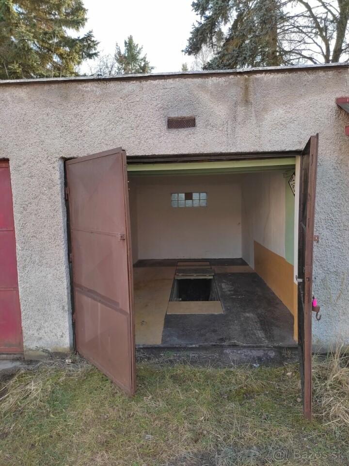 Garáž s montážnou jamou a pozemkom v centre mesta