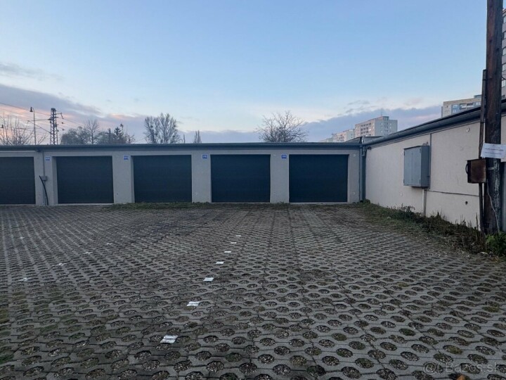 Priestranná garáž na predaj na Krivej ulici v Košiciach