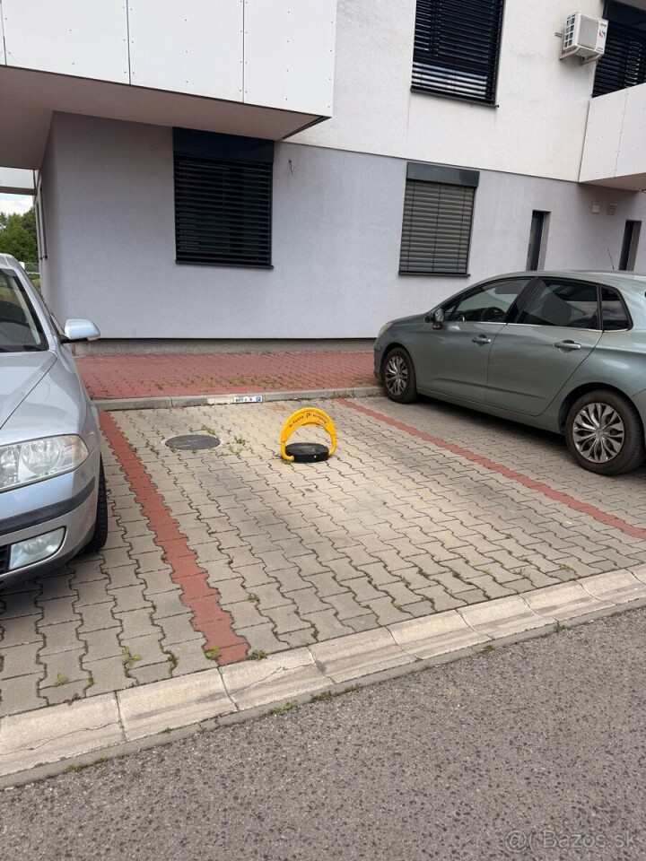 Prenájom parkovacieho miesta v Galante pri bytovom dome G - 7