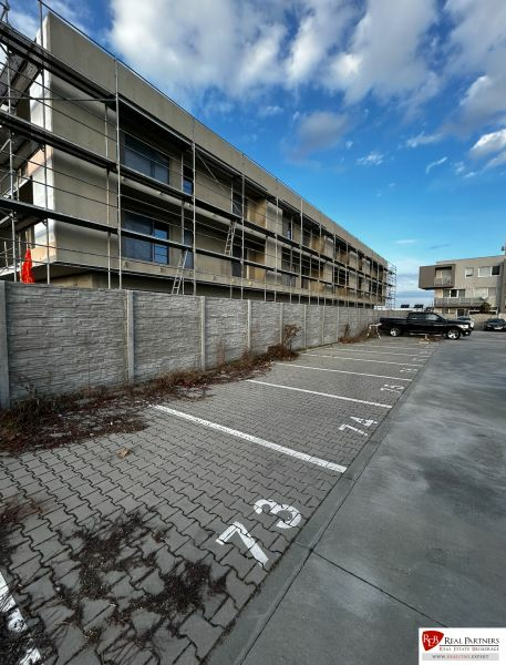 Prenájom parkovacích miest na Javorovej ulici, Dunajská Lužná