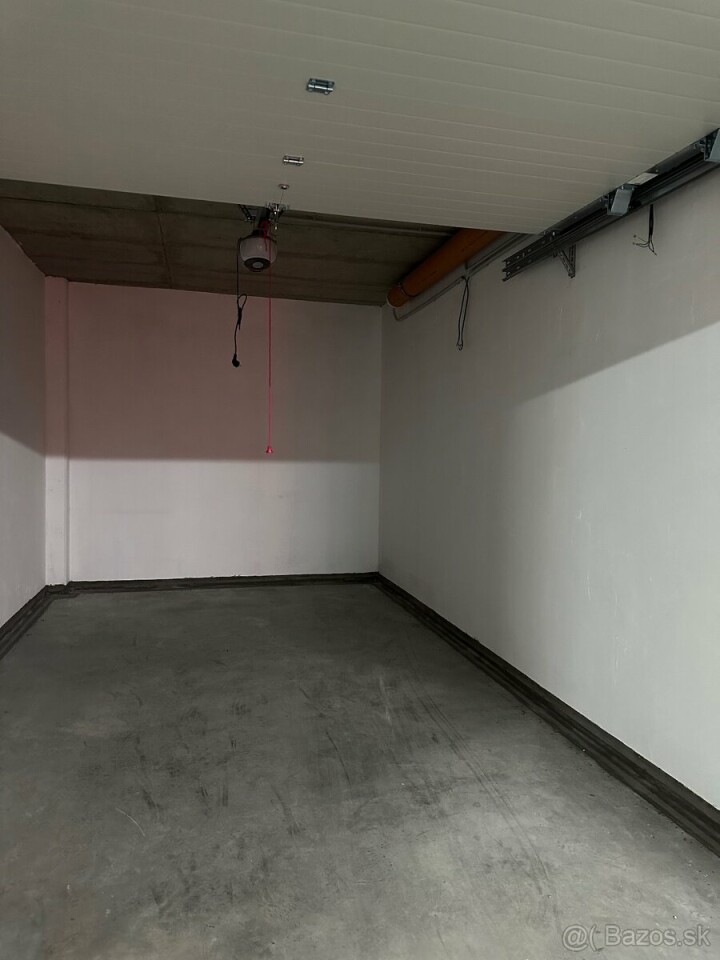 Prenájom zabezpečenej garáže na Zvončekovej ulici v Michalovciach