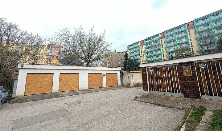 Dvojgaráž na predaj v Kuzmányho sídlisku blízko centra