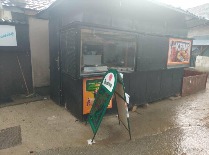 Na predaj kebab stánok so všetkým príslušenstvom