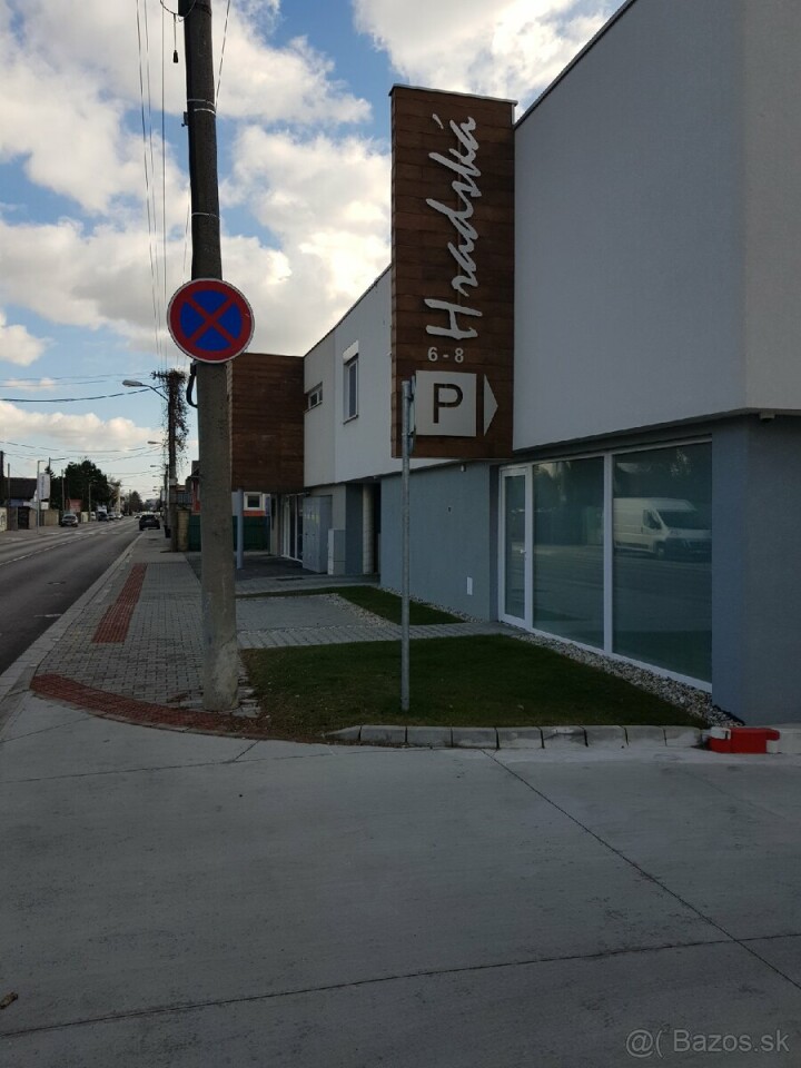 Prenájom parkovacích miest na Hradské 7