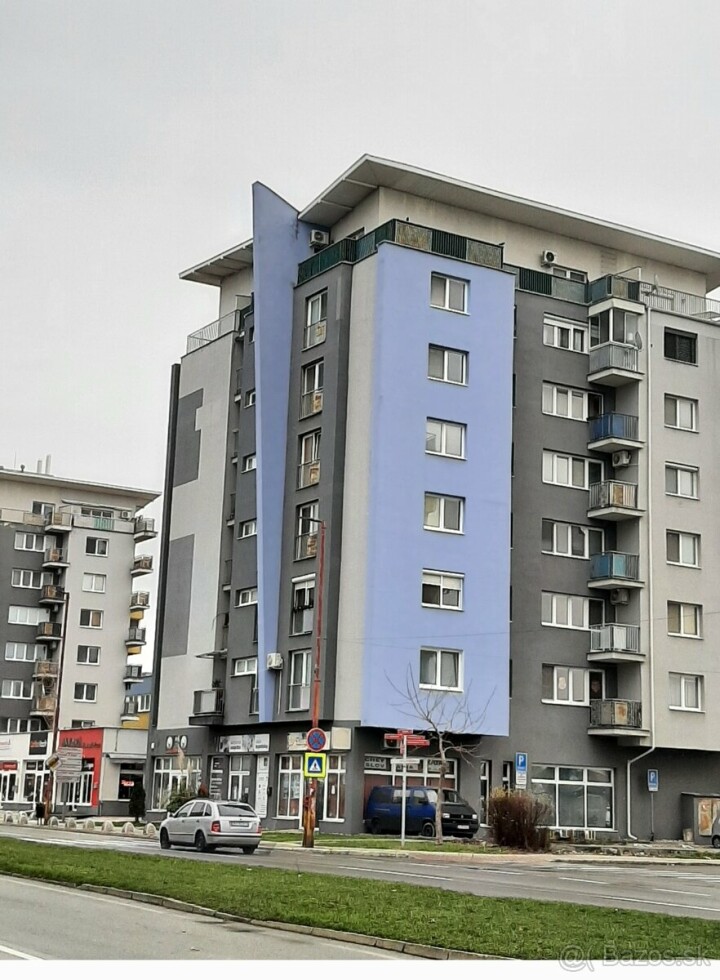Na predaj garáž v bytovom dome na Kazanskej ulici 52