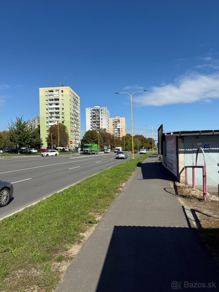 Priestranná garáž na prenájom v Košiciach blízko Auparku