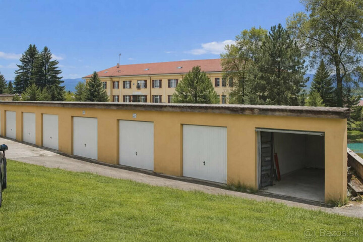 Na predaj moderná murovaná garáž 24 m2 v Handlovej