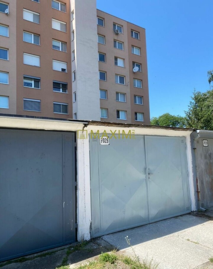 Predaj garáže so elektrinou v Stupave na ulici Železničná