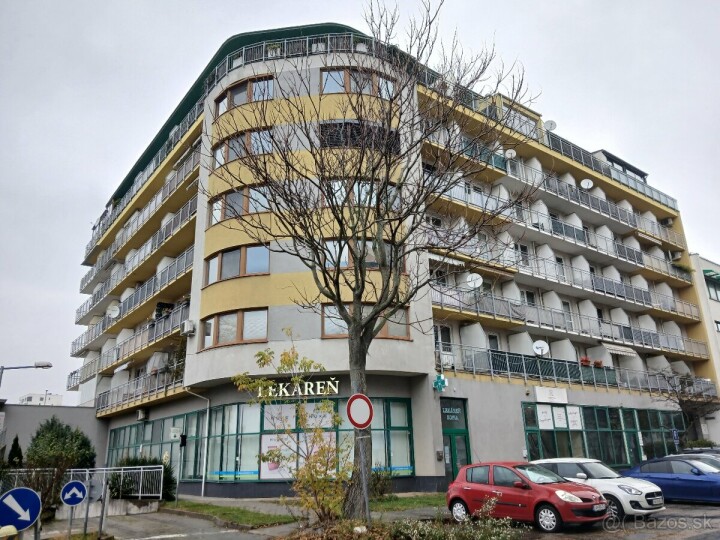 Na prenájom garážové státie v budove Andalex