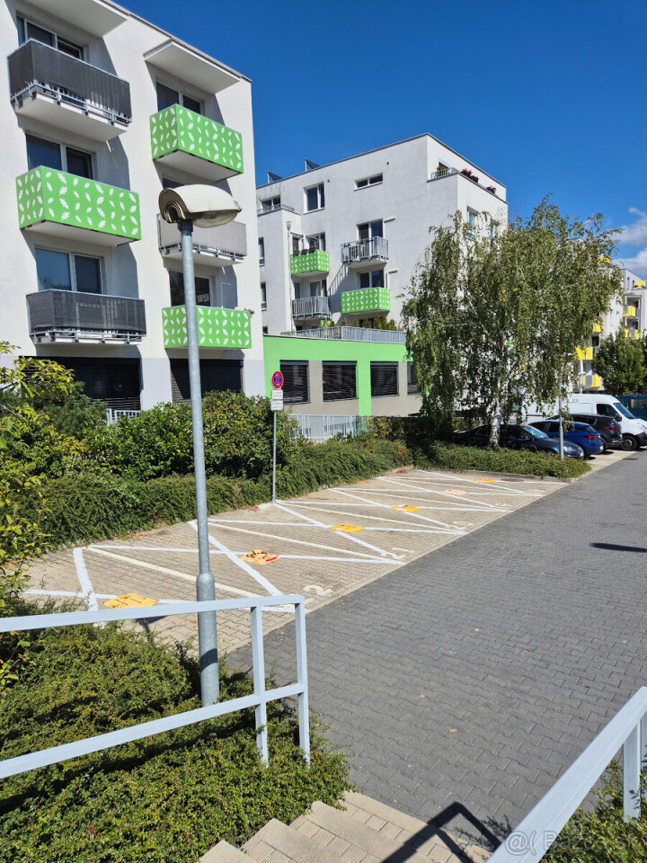 Vonkajšie parkovacie miesto na dlhodobý prenájom v Dúbravke