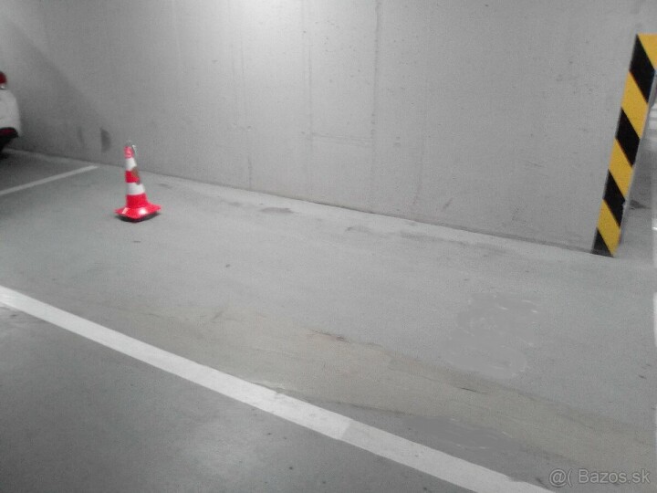 Na prenájom garážové státie v bytovom dome Rustica