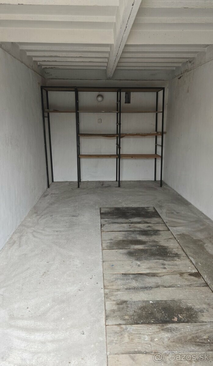 Na predaj murovaná garáž (19 m²) s montážnou jamou v Trenčíne