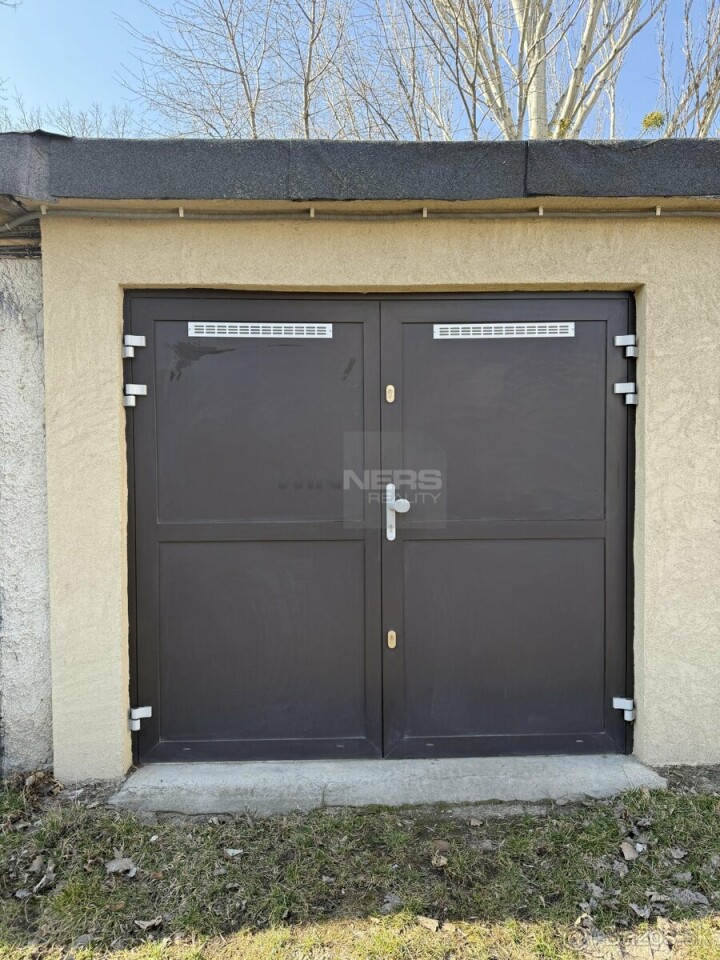 Zrekonštruovaná garáž s elektrinou a alarmom na predaj - Podhradová