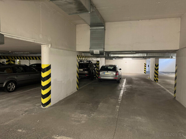 Na predaj garážové parkovacie státie na Krajnej ulici v Bratislave