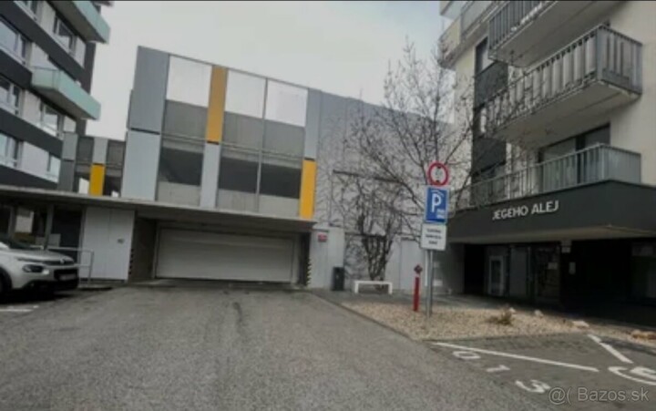 Prenájom vonkajších parkovacích miest na streche garážového domu Jegeho Alej