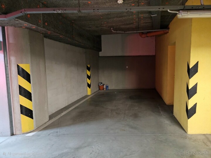 Predaj väčšieho parkovacieho státia v garáži na Bajkalskej ulici