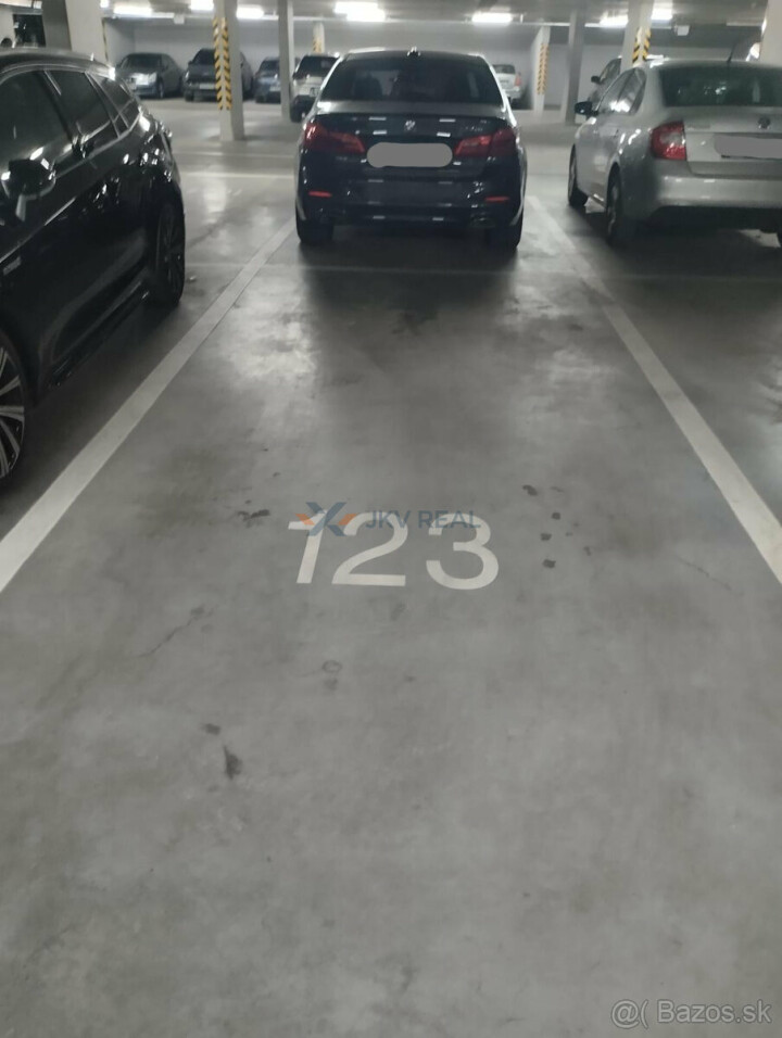 Predaj parkovacieho miesta v garáži v Slnečniciach