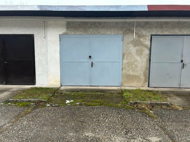 Na predaj murovaná garáž v Novej Bani na Švantnerovej ulici