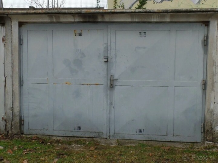 Na predaj garáž v pôvodnom stave na Továrenskej ulici